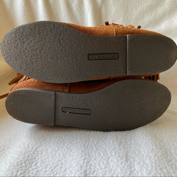 Minnetonka Boots - Picture 5 of 9